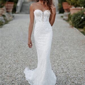 Elegant Strapless Floral Lace Allure Bridal Gown